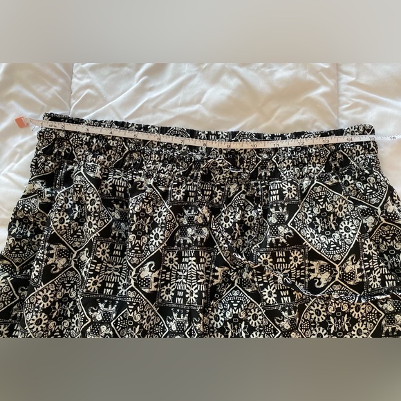 Love Tree Monochrome Patterned Pants - Picture 4 of 9